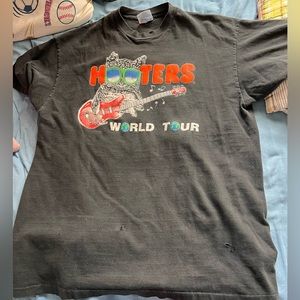 Vintage Hooters World Tour Tee shirt L